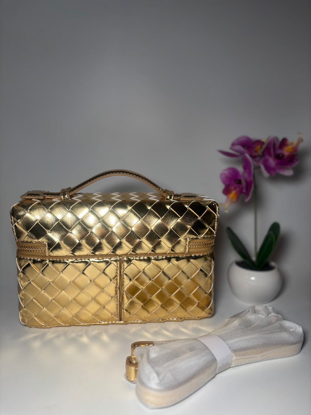 Sac doré tressé à bandoulière