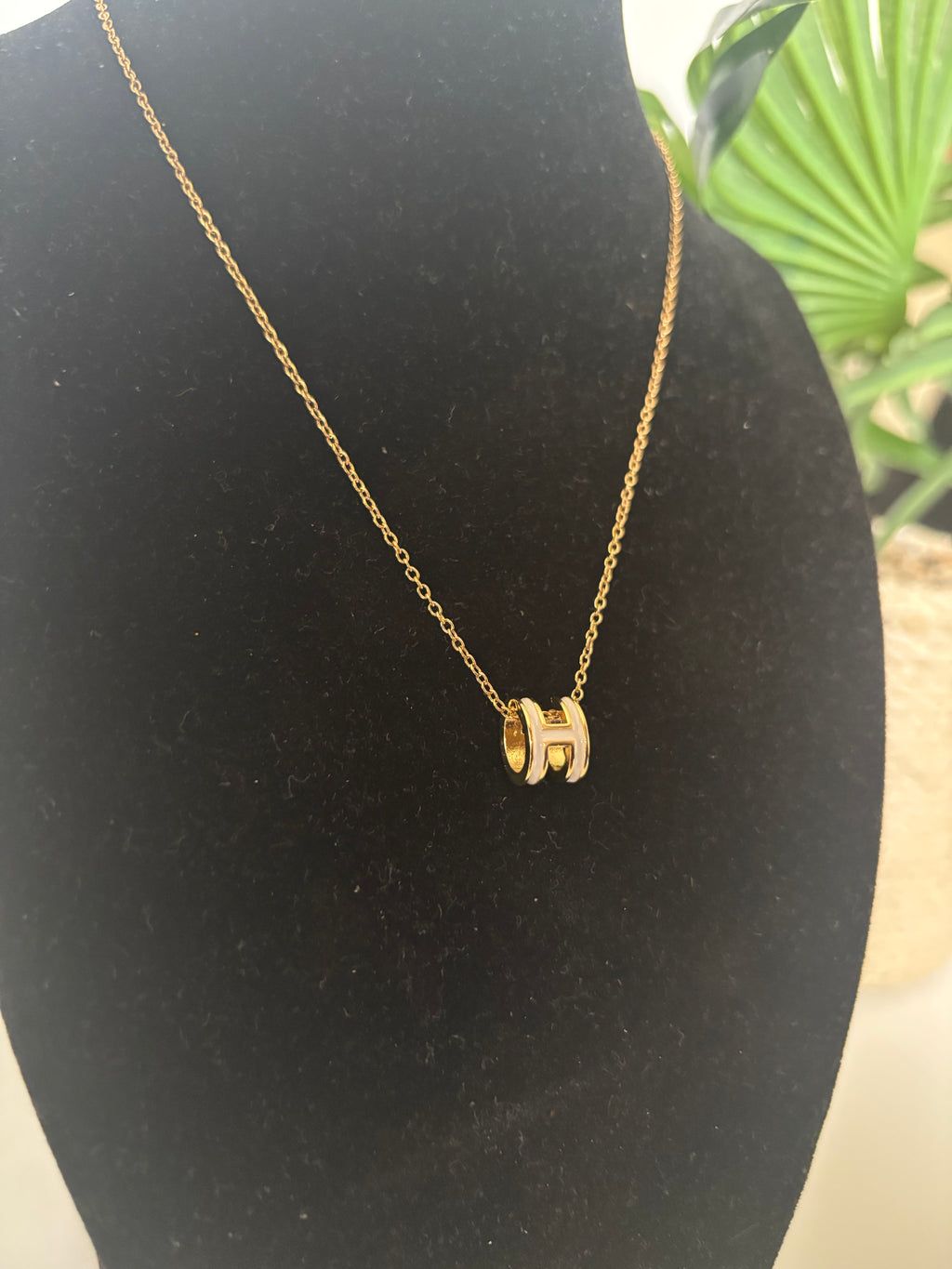 Collier doré - H