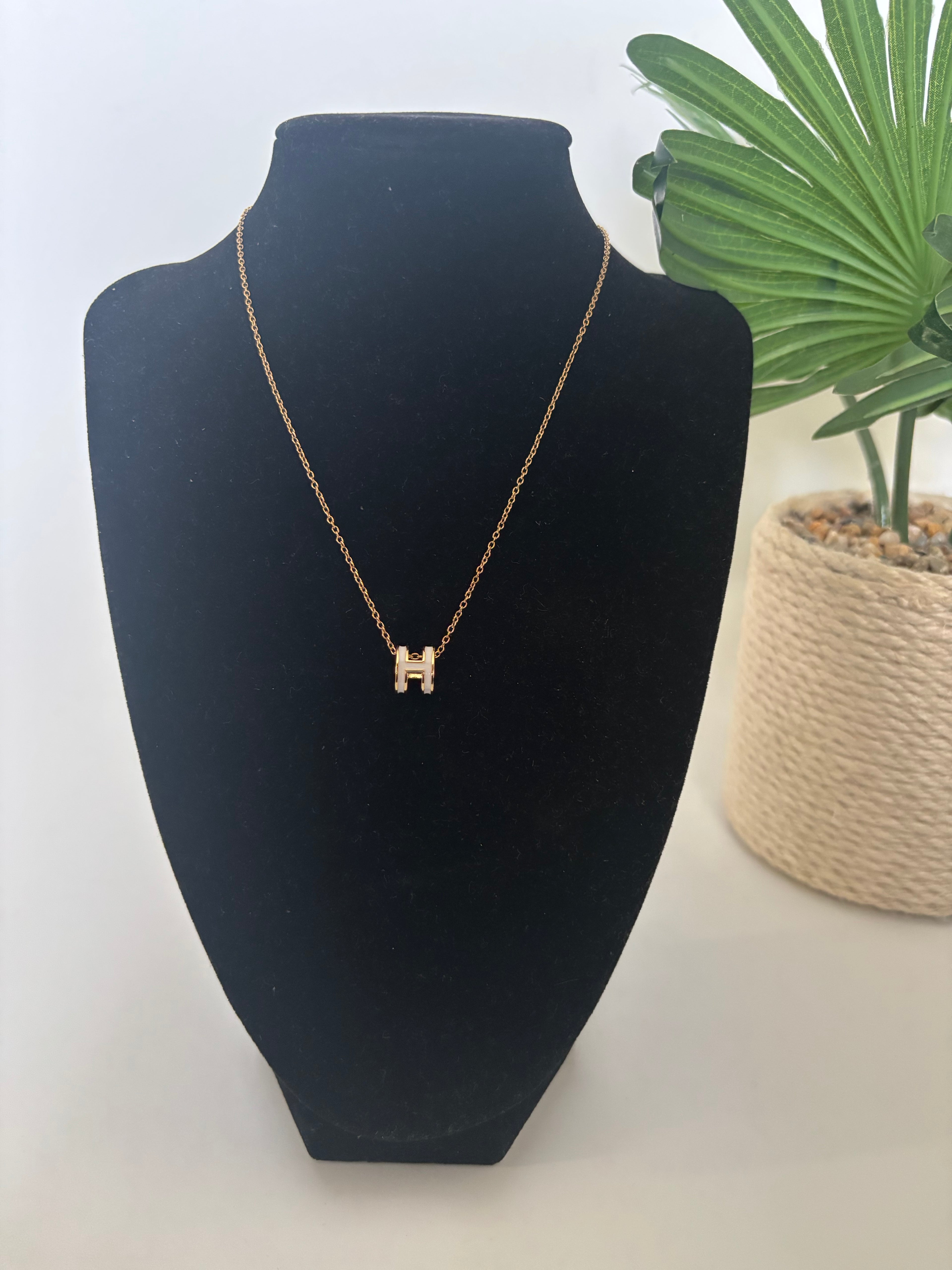 Collier doré - H